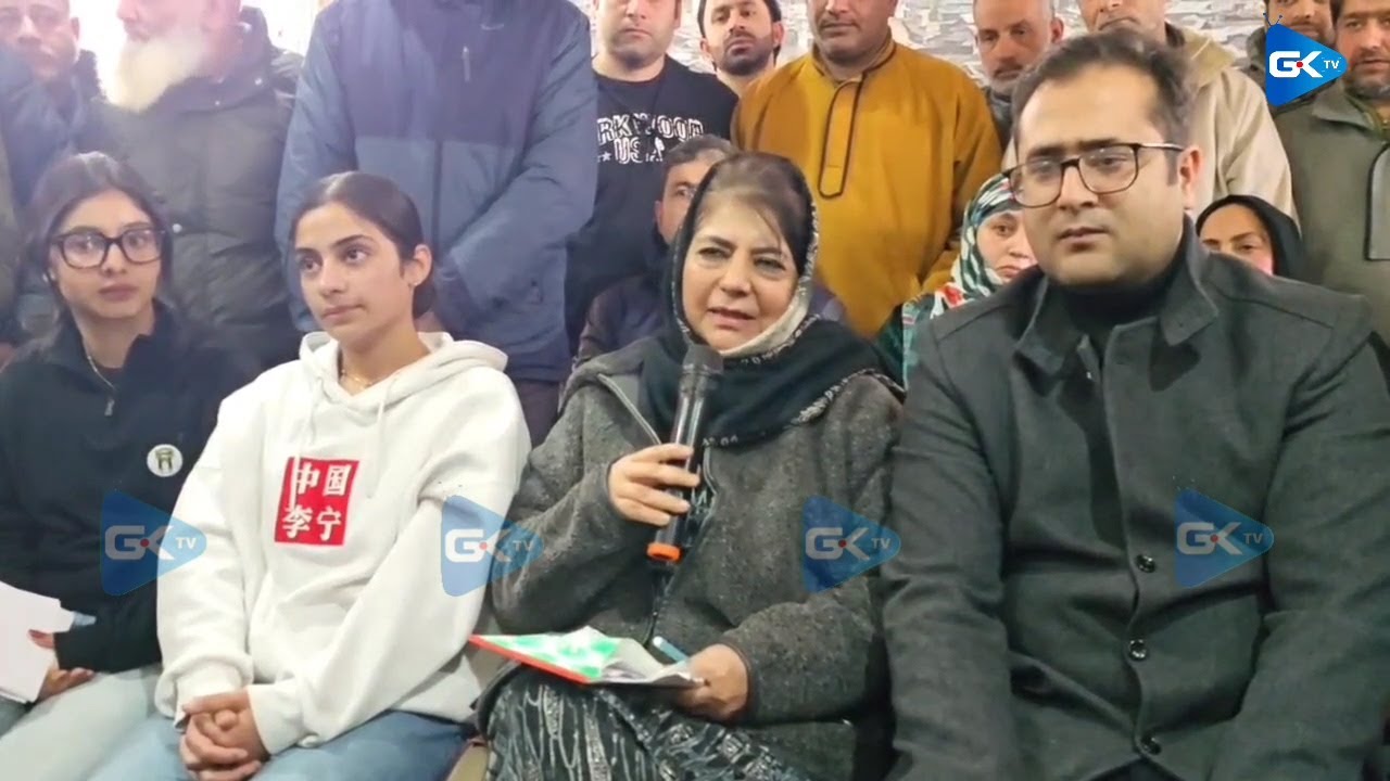 Mehbooba Mufti holds Kath Bath session at Babademb in downtown Srinagar
