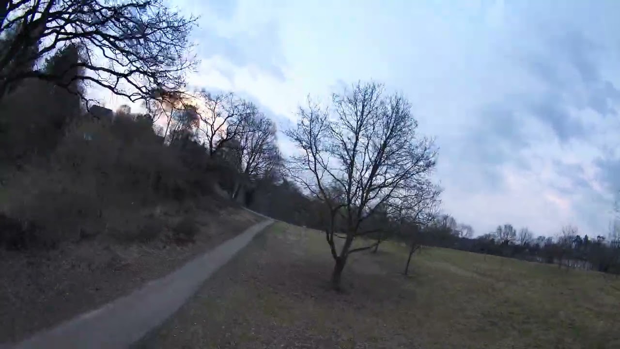 FPV Flug Nr. 141 Tott - Astgabel bei schönem Himmel
