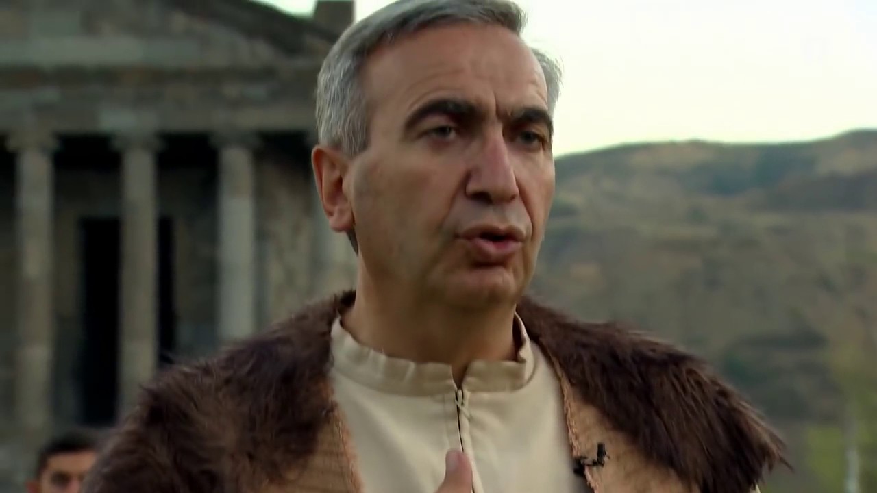 Ուս ուսի  Քերծի