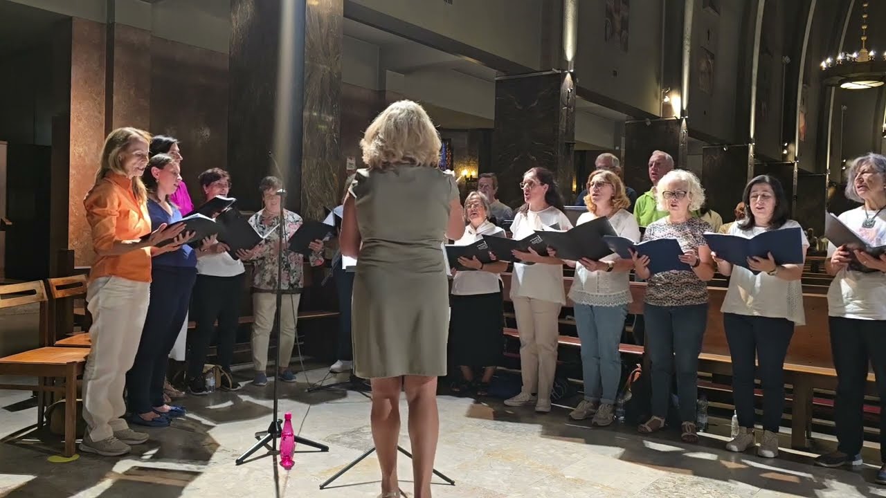 Abri de par em par (as portas a Cristo) [Coro Venite a Laudare]