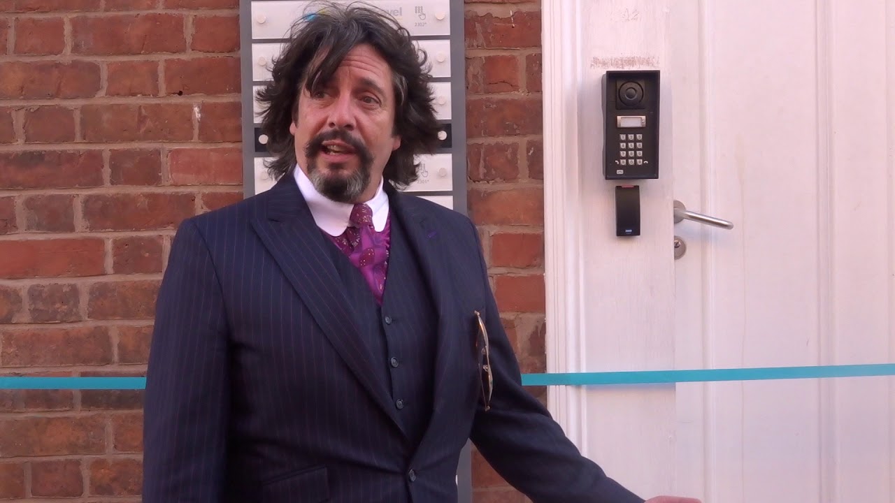 Laurence Llewelyn-Bowen in Hoole