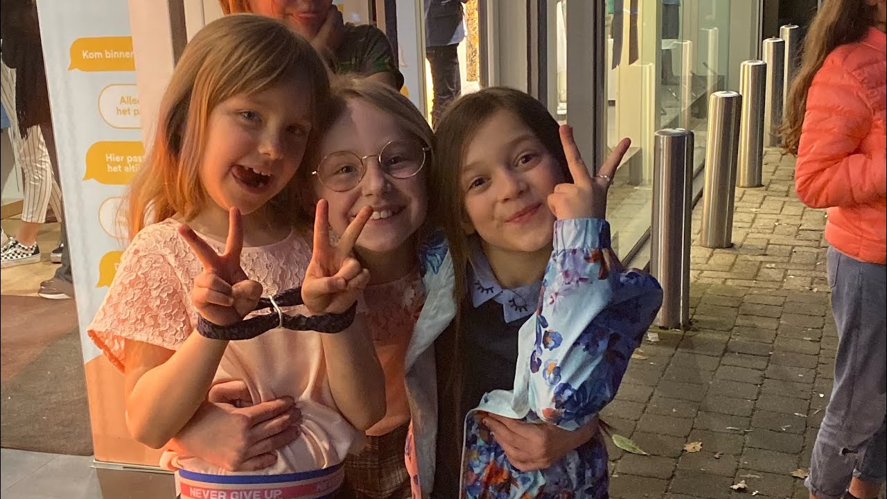 Nieuwe collectie van Steffie Mercie “ Steffifam “ leuke avond met Ella Kosovic, vloglab en andere 🤪