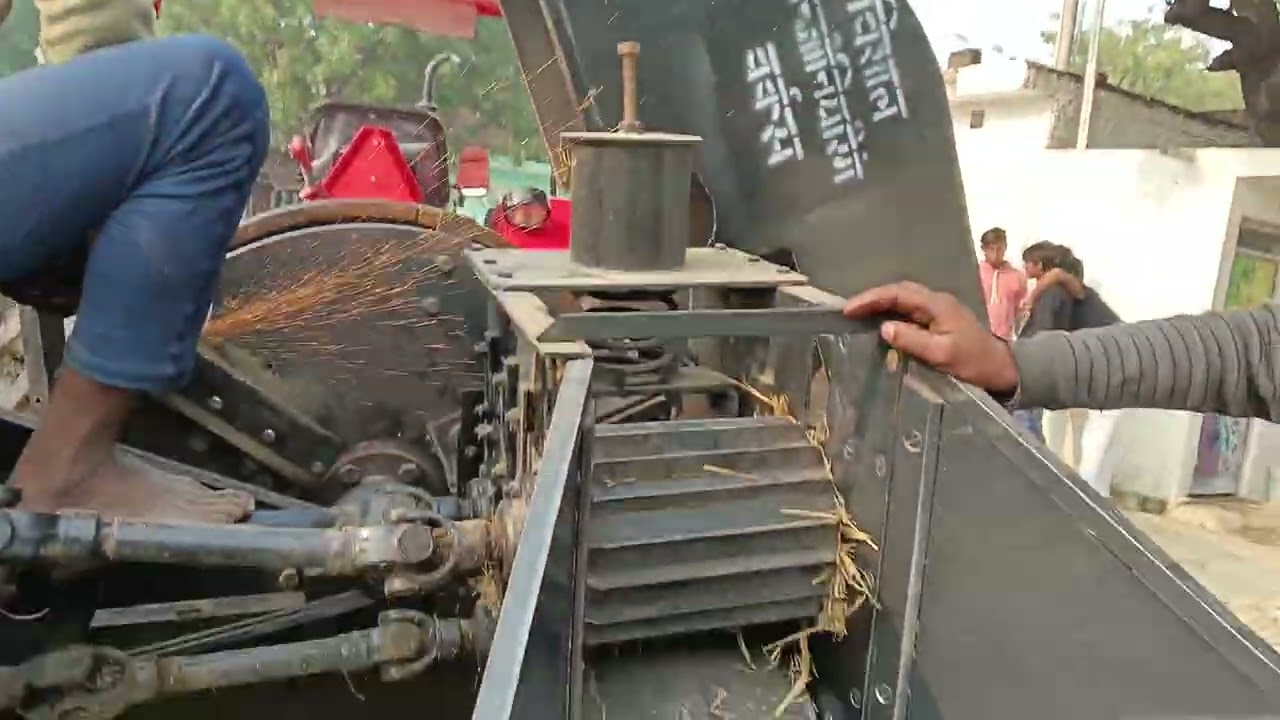  चारा कटिंग मशीन में #village #viral #viralpost #dehat #gauv 