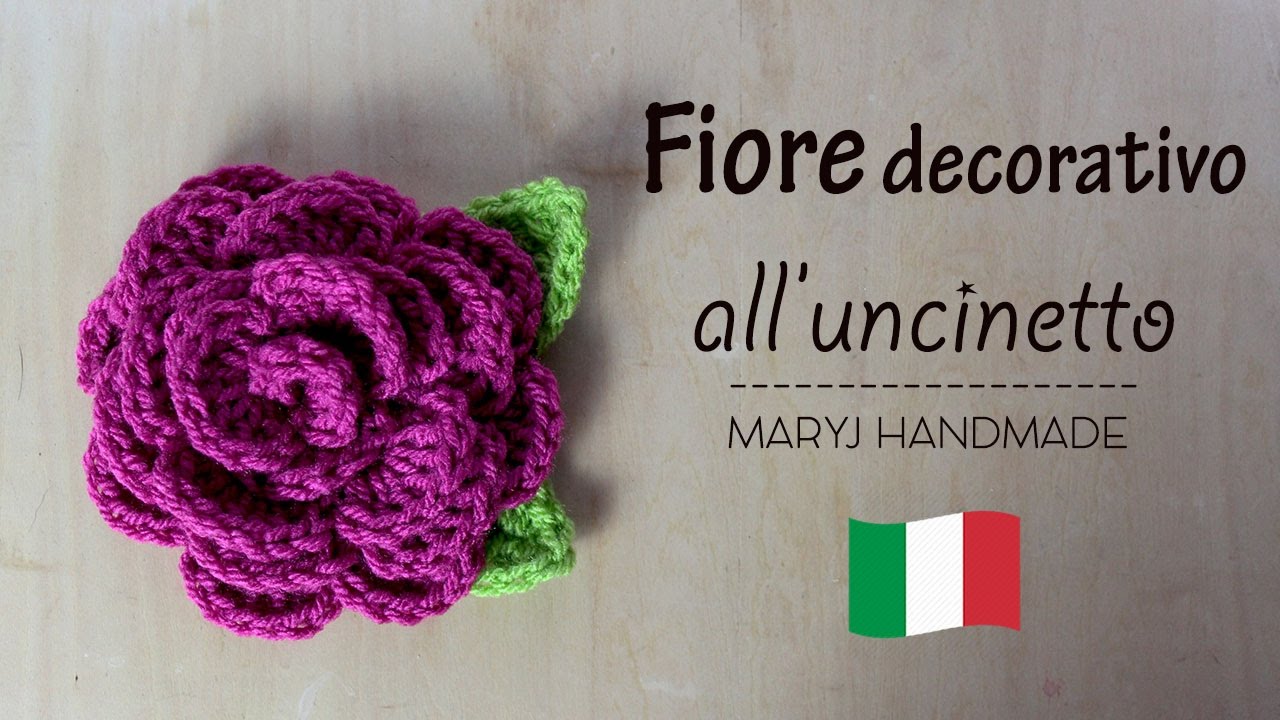 Fiore decorativo all'uncinetto