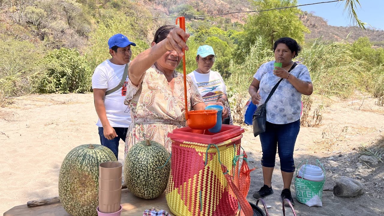 Salí a regalar agua de chilacayote al río más grande y bonito de la comunidad más calurosa