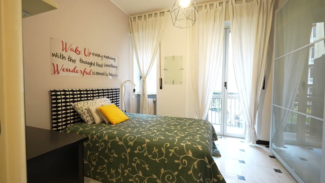ampio trilocale di 110mq con doppi servizi , doppi balconi e cantina in Viale Lucania 3