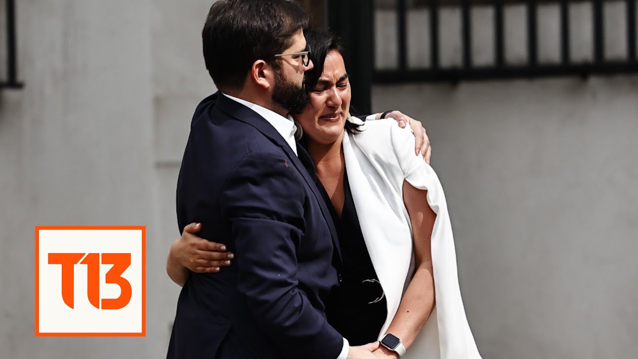 El emotivo abrazo de despedida de Boric a Izkia Siches
