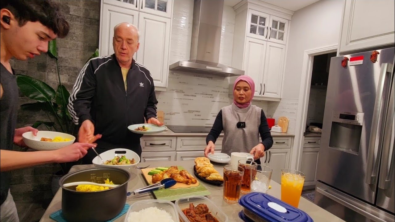 Resep Buka Puasa,Ayam Goreng Kampung  Nasi Kuning Rice Cooker, Sayur Broccoli.