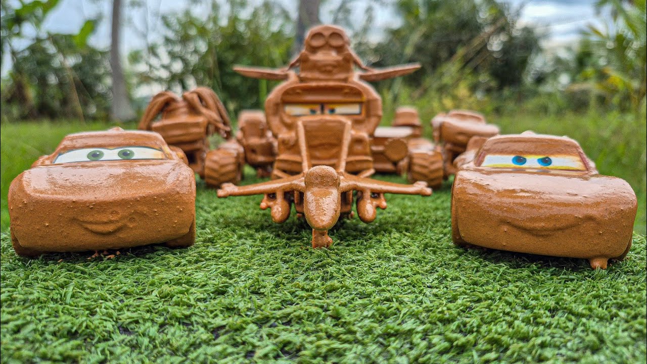 Clean up muddy minicars & disney car convoys! Play in the garden