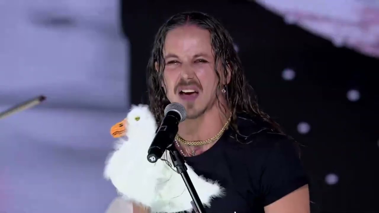 Michał Szpak śpiewa 