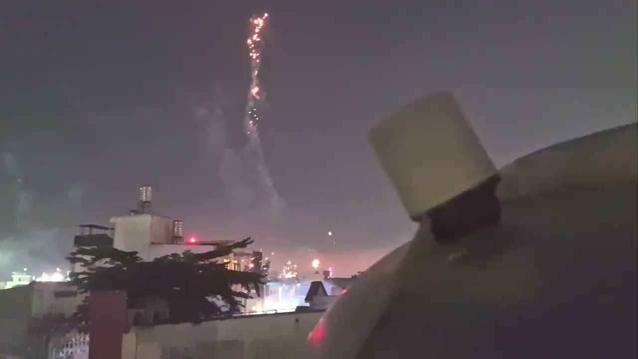 Bắn  pháo  hoa  đón  giao. Thừa