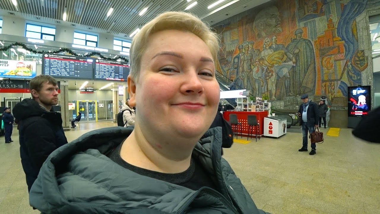 Покидает родной ДОМ, со СЛЕЗАМИ на глазах😭 VIP поезд Ласточка 😎 Как встретила нас МОСКВА 😅Влог