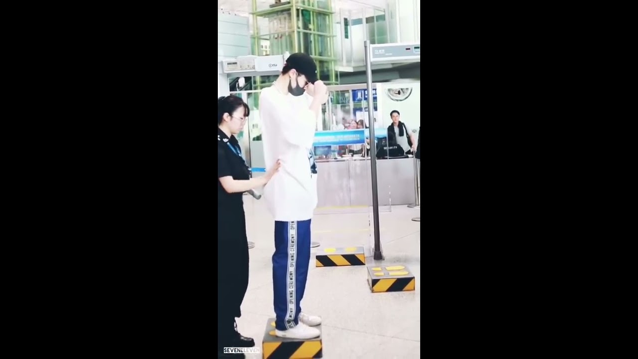 Dylan Wang 王鹤棣 at Airport