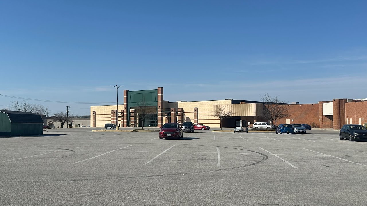 Exploring the Dead North Hanover Mall in Hanover Pennsylvania