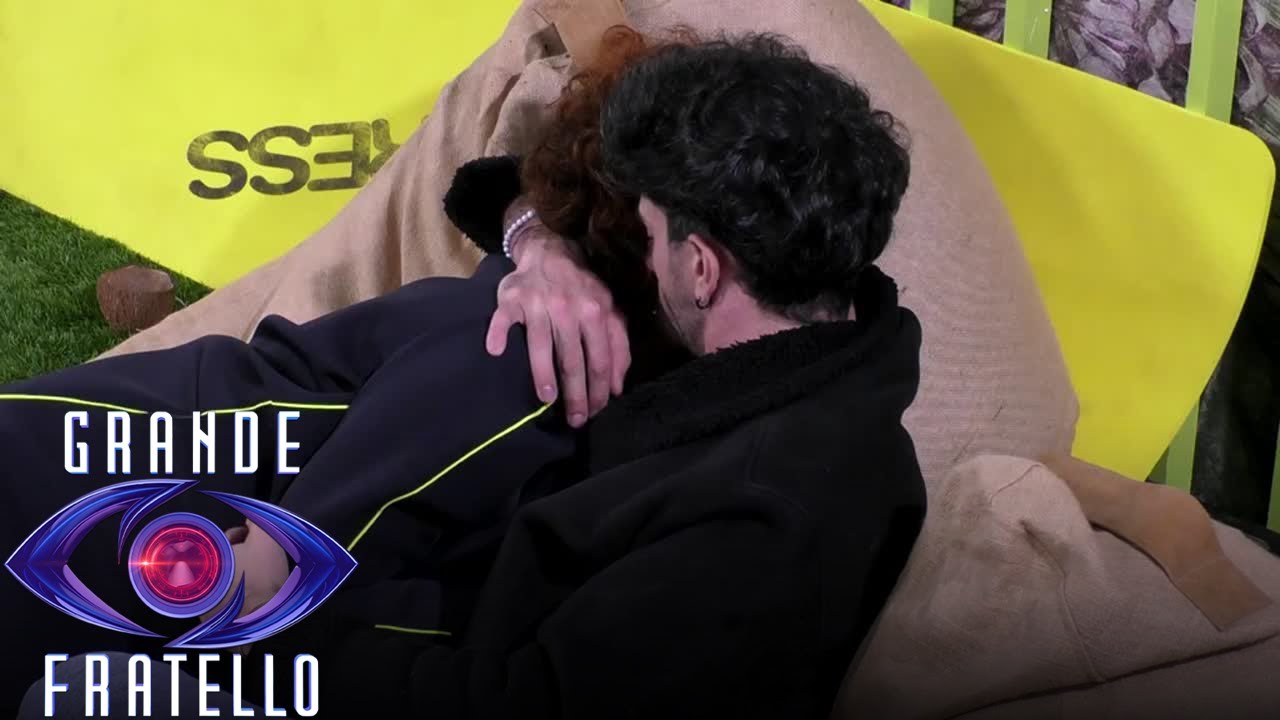 Grande Fratello - Giuseppe Garibaldi e Beatrice Luzzi sempre più vicini: 