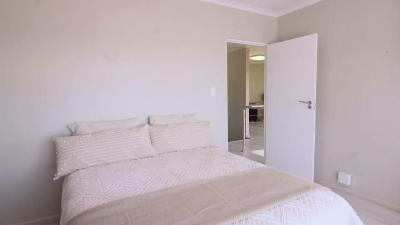 R4,195,000 | 4 Bedroom Spacious Home | Vleiland 37