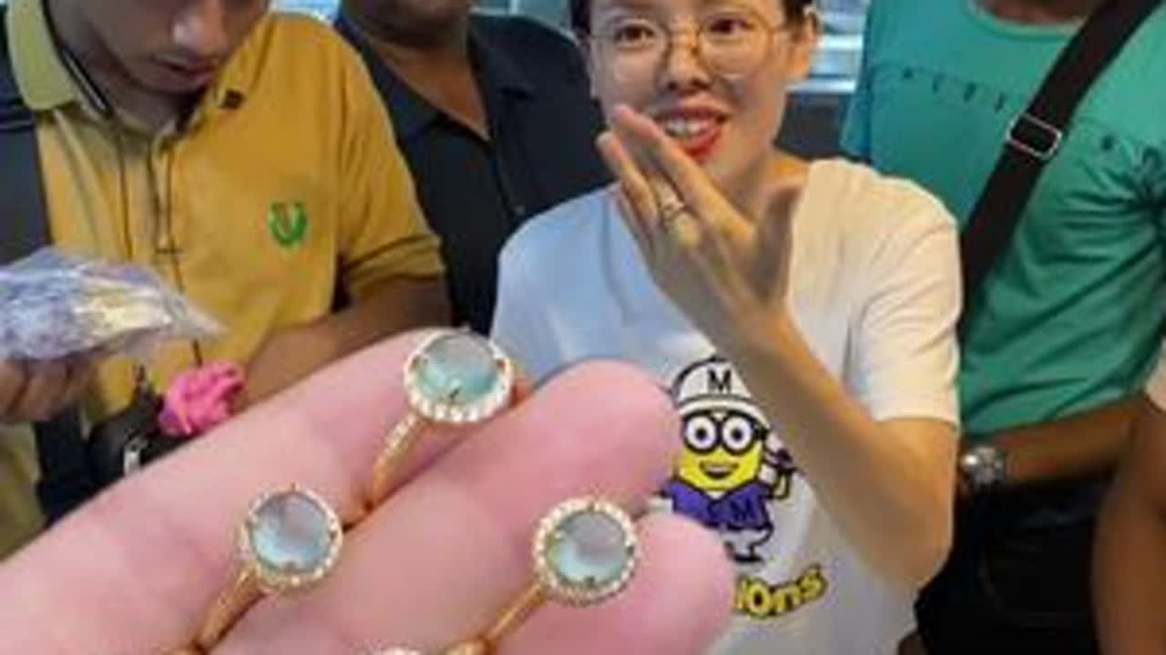 不凶不知道拿好货，葡萄肉戒指小百数一开头拿下 #翡翠 #天然翡翠 #翡翠戒指