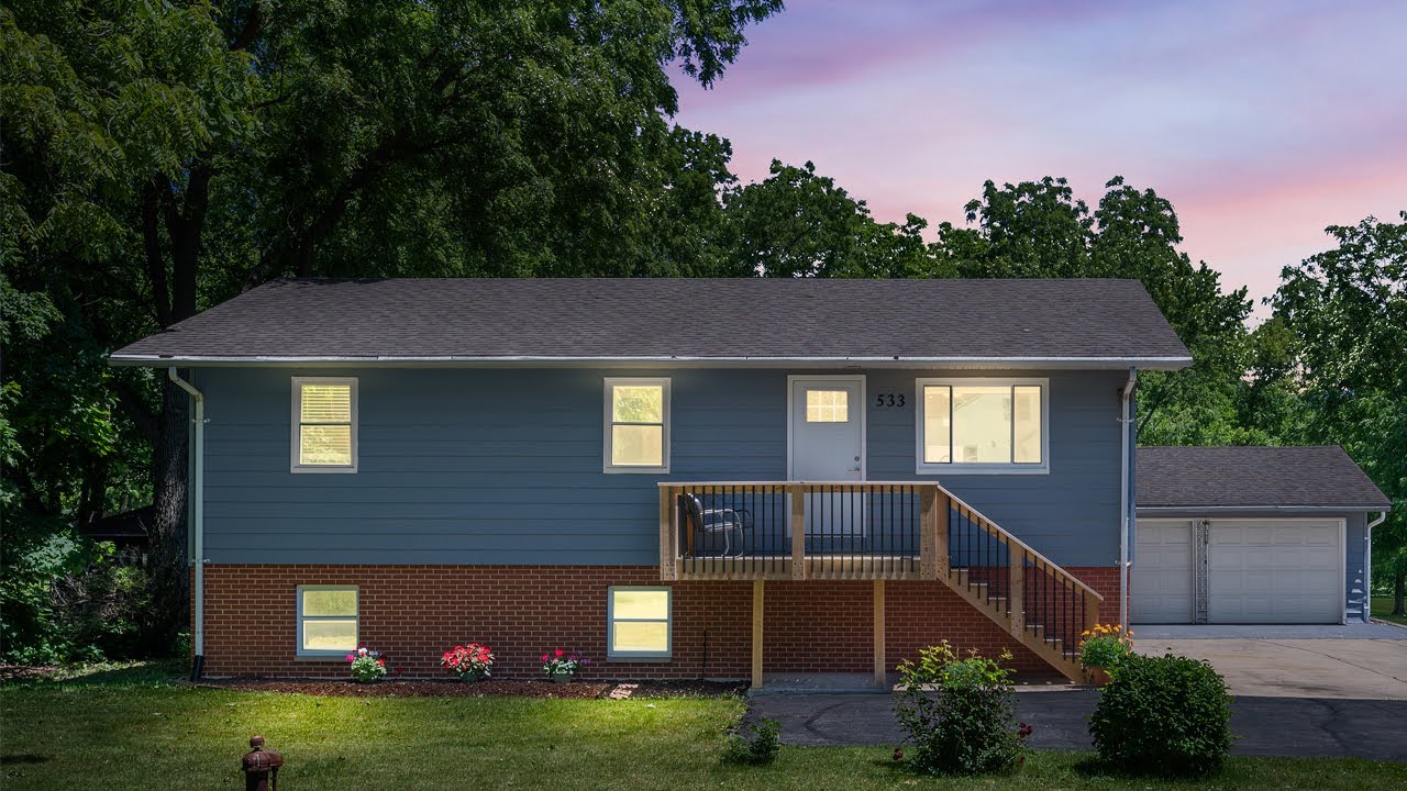 Cinematic house tour of 533 S Main St., Elburn IL