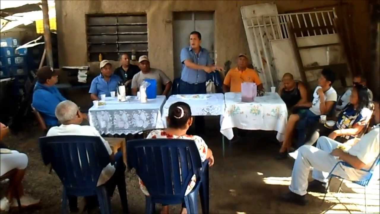 Roberto Prieto caminando