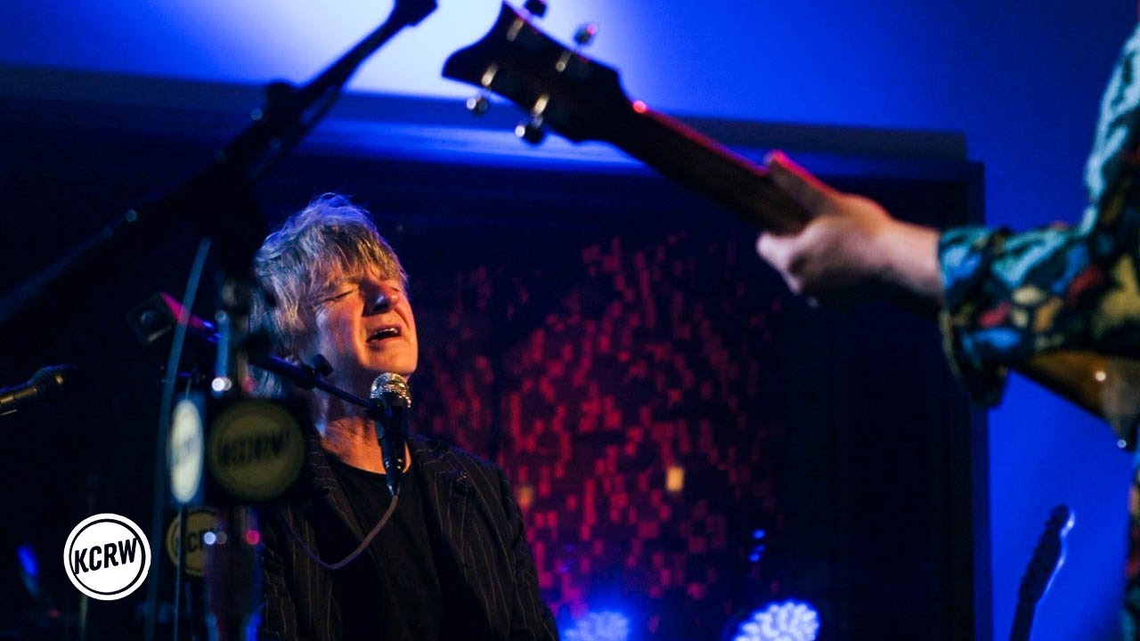 Neil and Liam Finn performing 