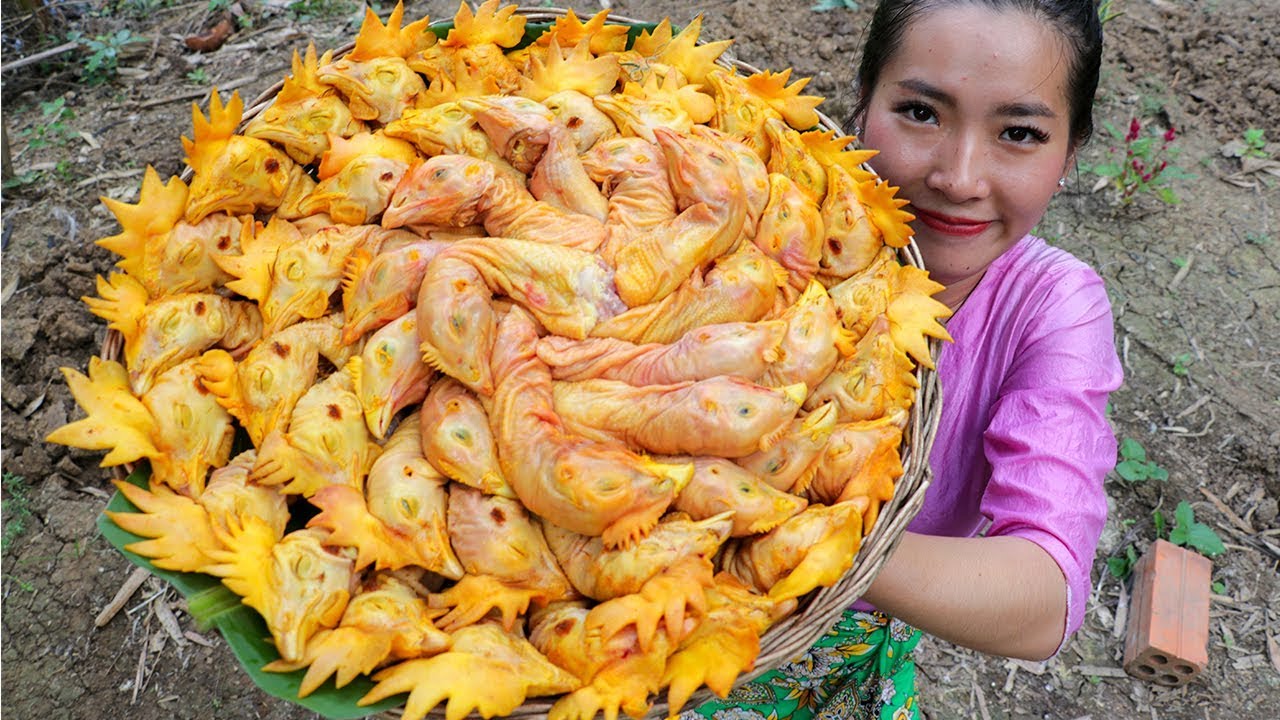 Amazing Cooking Chicken Heads in My Village - Braised Chicken Head Recipes