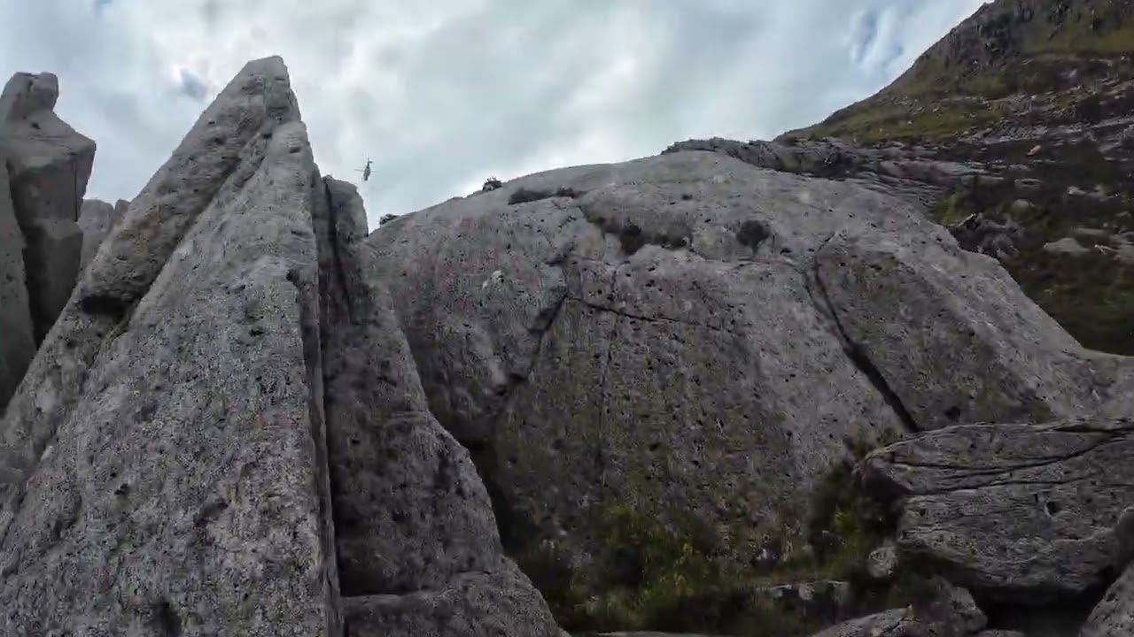 Tryfan, Snowdonia 🏴󠁧󠁢󠁷󠁬󠁳󠁿| Wrinkled Slab & Castle Chimney | Scrambling the Classic Grade 3S 