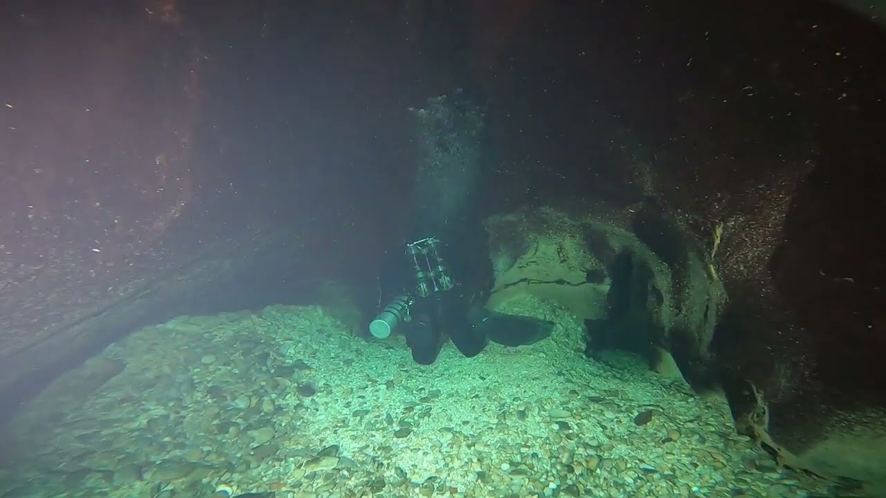 Buceo en el Pozo Azul / Diving in the Pozo Azul 14/01/2023