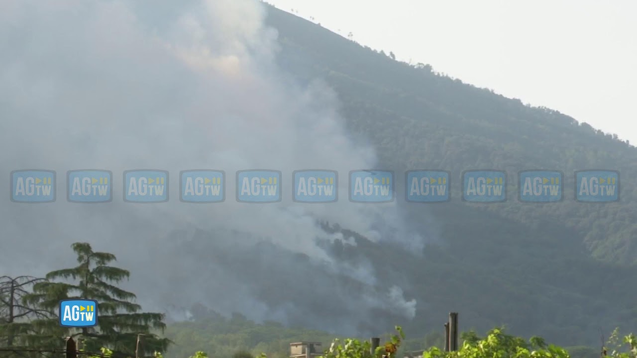 Brucia il parco nazionale del Vesuvio, incendio a Terzigno