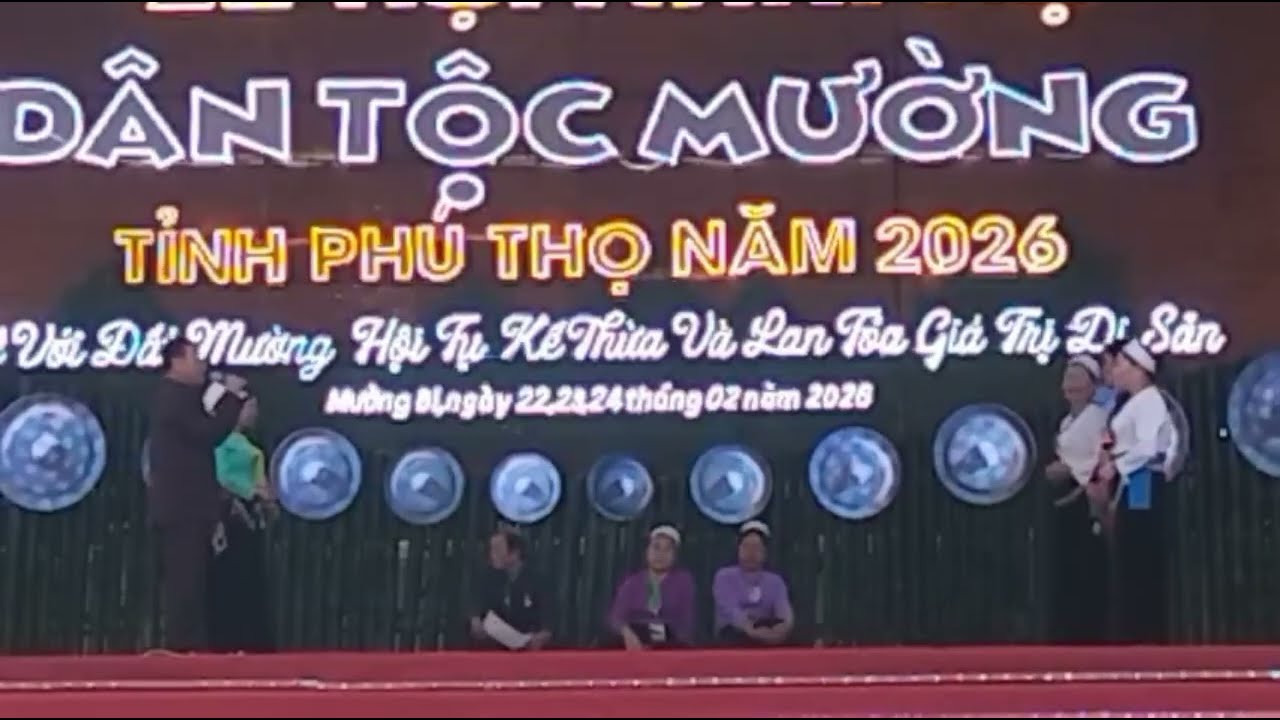 HÁT MƯỜNG TẠI LỄ HỘI KHAI HẠ DÂN TỘC MƯỜNG | ĐỘI MƯỜNG BI GẶP ĐỘI MƯỜNG HOA