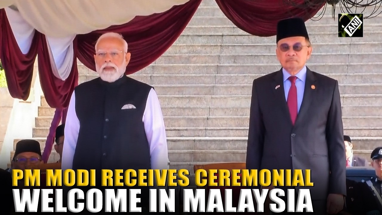 PM Modi receives ceremonial welcome & Guard of Honour at Perdana Putra building, Malaysia