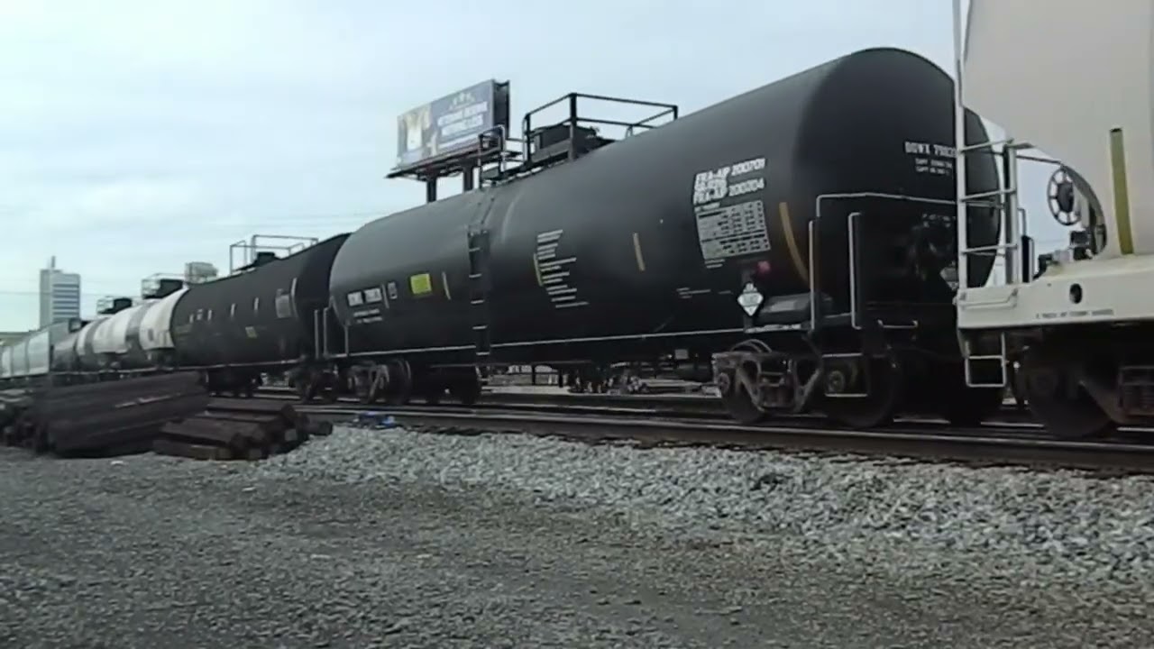 NS 1045 & CSX 3291 Leads Mixed Freights - 1/23/2026