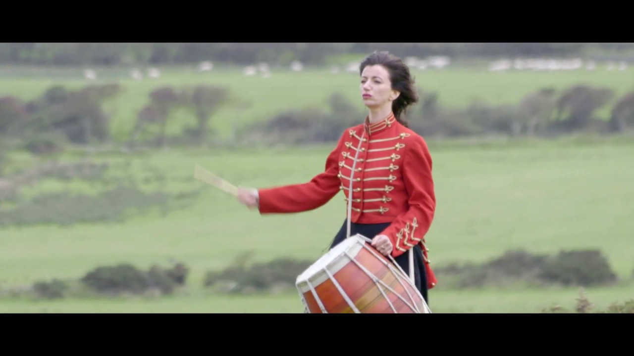 Dig me a hole - Gwyneth Glyn (official video)