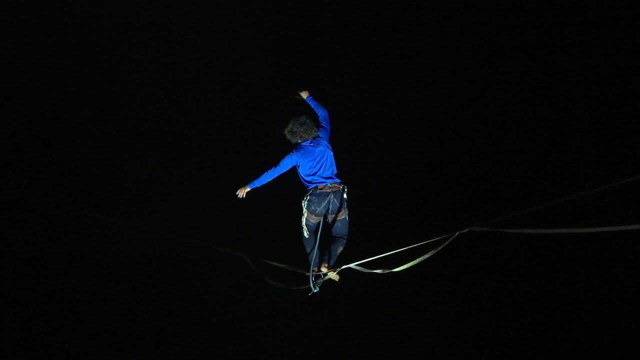 Pays basque : record de slackline dans la grotte de Verna à Sainte-Engrâce