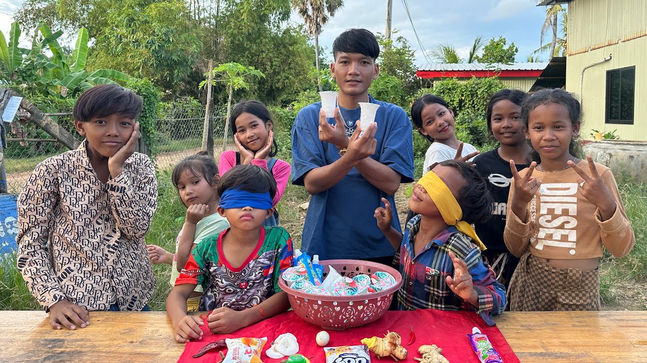 ថ្ងៃនេះកូនៗលេងបិទភ្នែកស្ទាបបន្លែ😛❤️️#funny  @PuSrosTeam @sorphorn0909 