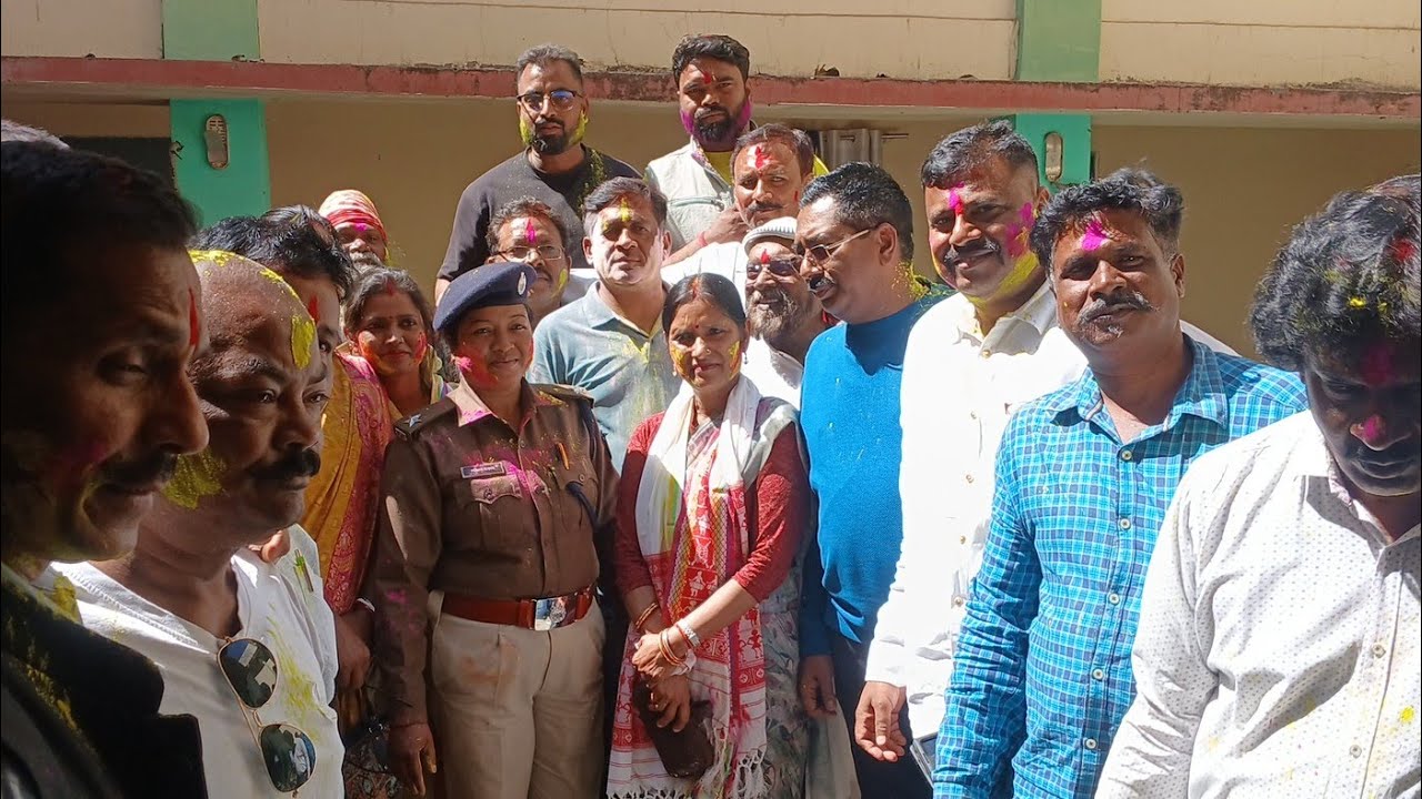 होली मिलन समारोह चुटिया थाना परिसर मे मनाया गया .
