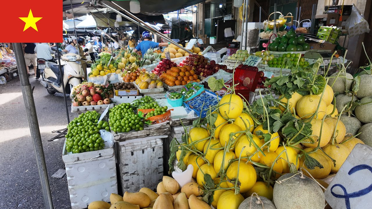 The Largest Fruit Market in Hanoi, This Place Provides Fruits for the Entire Capital City