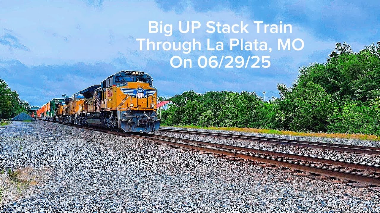 A BLARING Loud UP Trackage Rights Stack Train ROARS Through La Plata, MO On 06/29/25!!!!