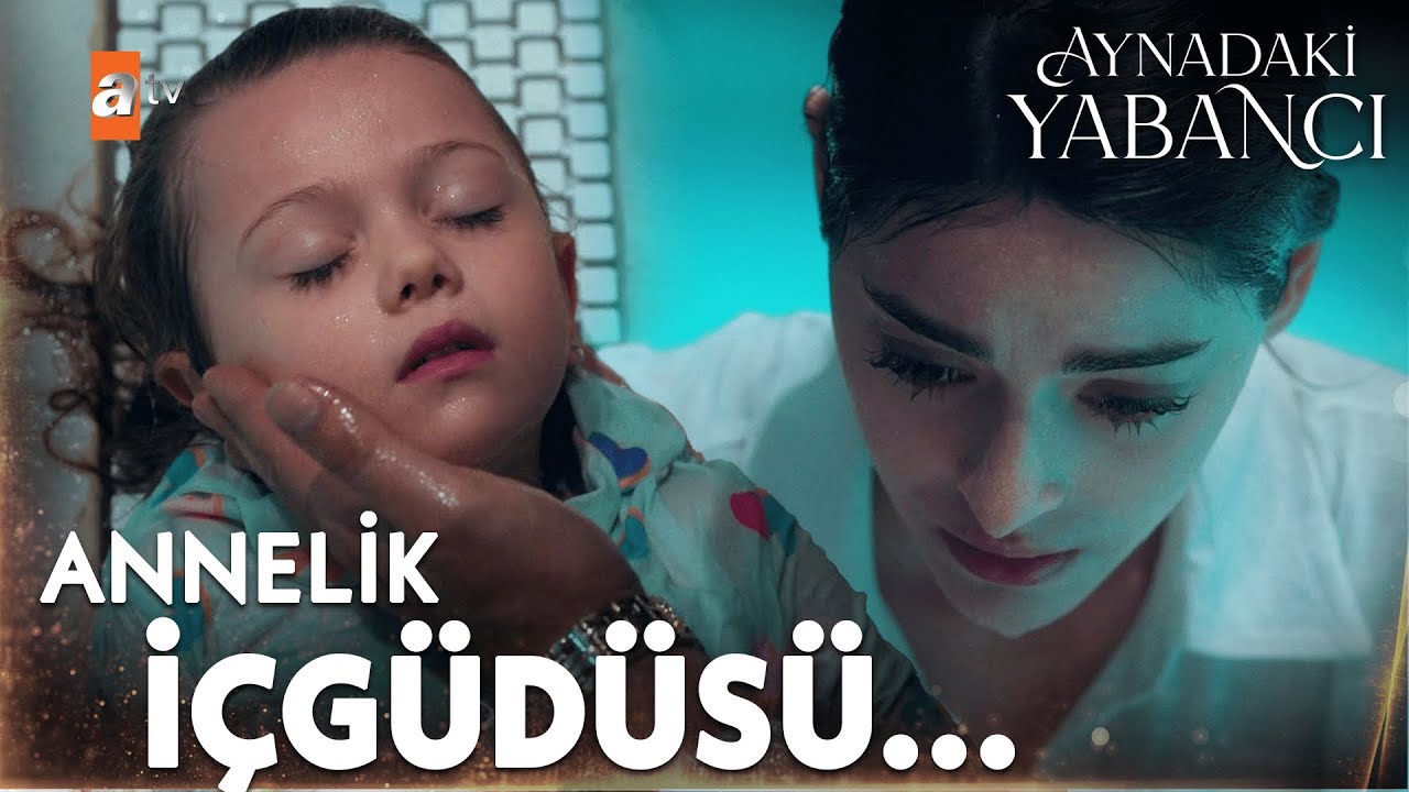 Azra, Leyla'yı boğulmaktan kurtarıyor - Aynadaki Yabancı 2. B&ouml;l&uuml;m