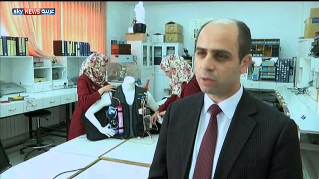 فلسطينيتان تبتكران سترة لغسيل الكلى