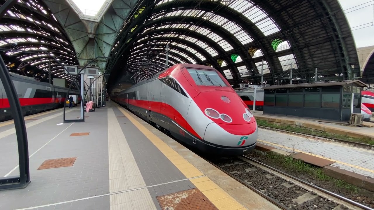 Partenze e arrivi di Frecciarossa (e un InterCity) a Milano Centrale