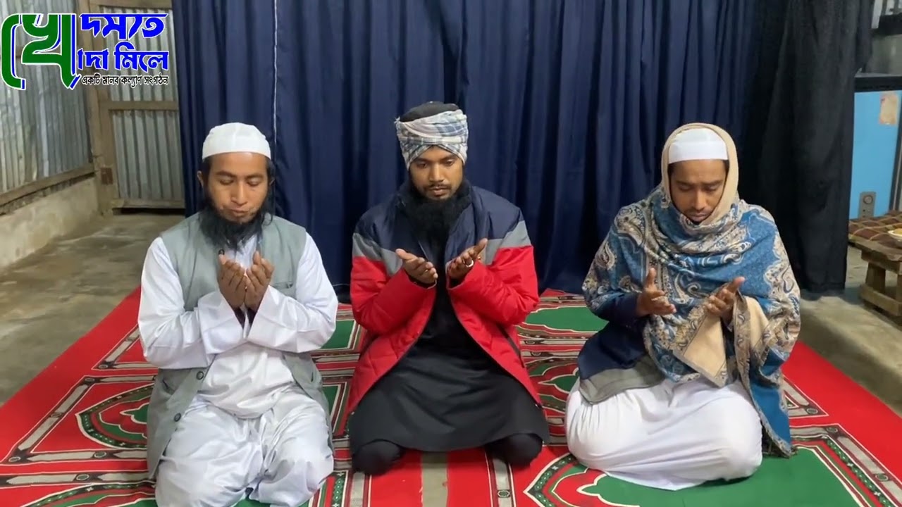 জামিয়ার ছাত্রীরা নতুন কার্পেট পেয়ে বেজায় খুশি।