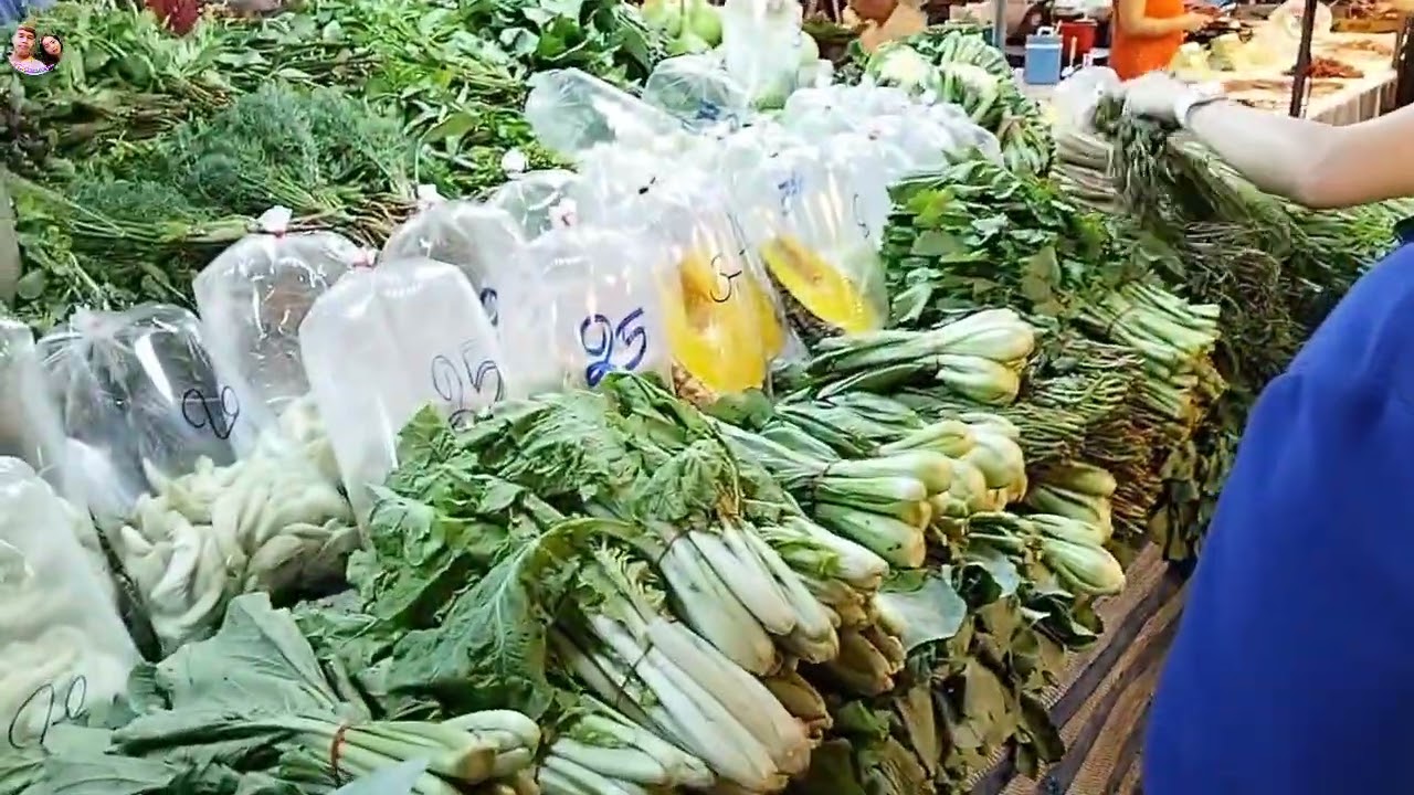 ไปเดินตลาดหาซื้อกับข้าวนำเด้อครับ 