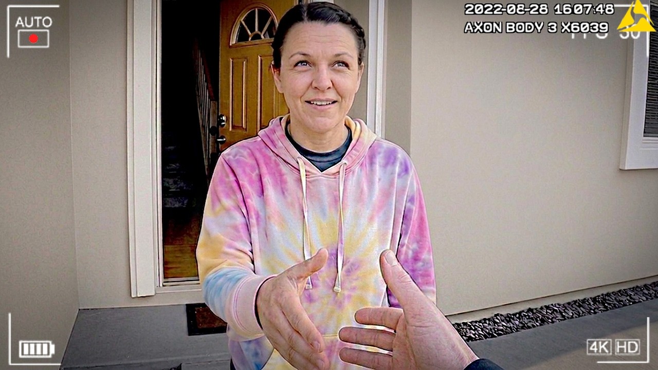 Psychopath Woman Has No Idea Police Found Her Neighbor&rsquo;s Blood in Her Lounge