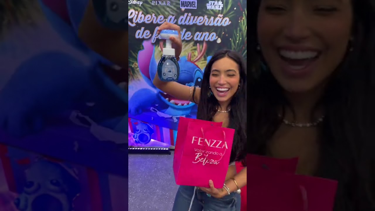 O amigo oculto sendo literalmente a DISNEY escolhendo os presentes de todo mundo😭😭 esse um dos di