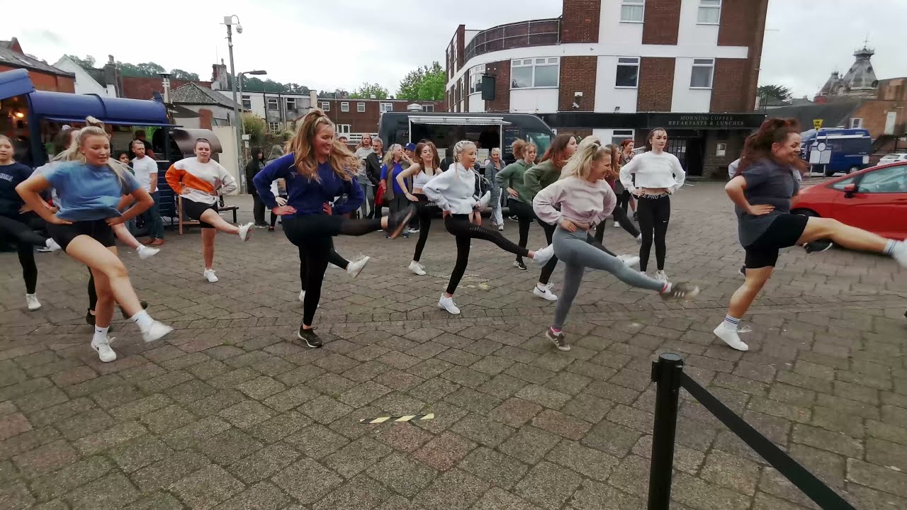 Tiverton Signpost Club perform Rolling On The River