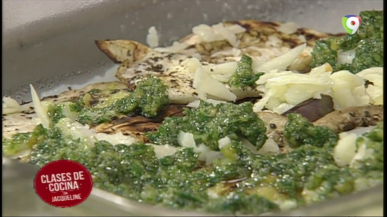 Preparando Lasaña con Berenjenas y Pesto en Clases De Cocina con Jacqueline 2/4