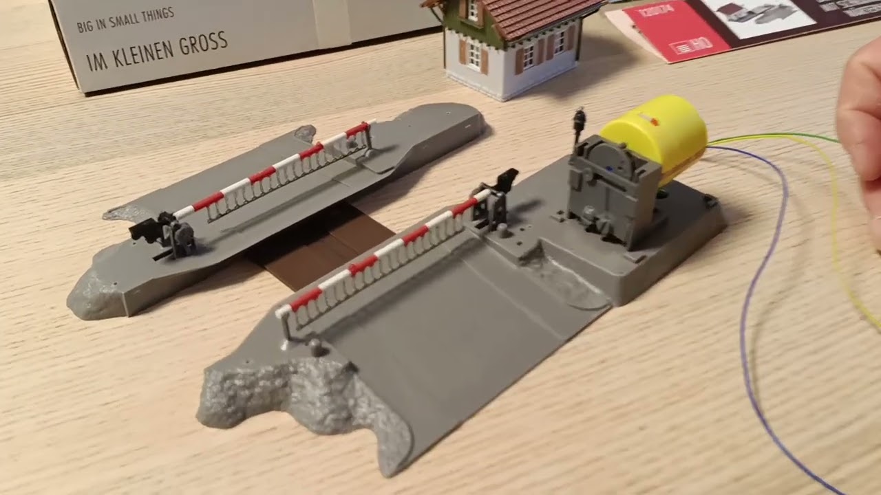 Faller H0 120174 Bahnübergang mit elektr. Antrieb 