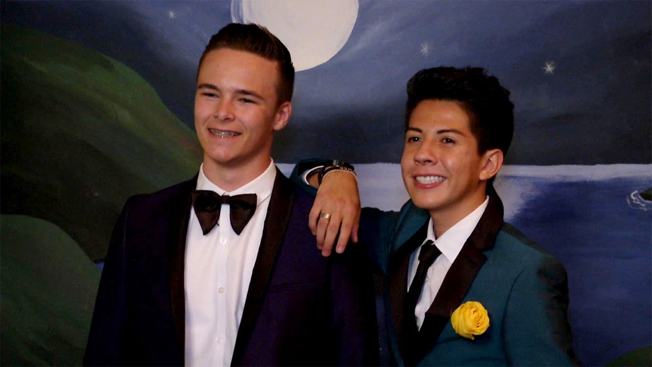 Ellen's Prom Friends Go to Prom