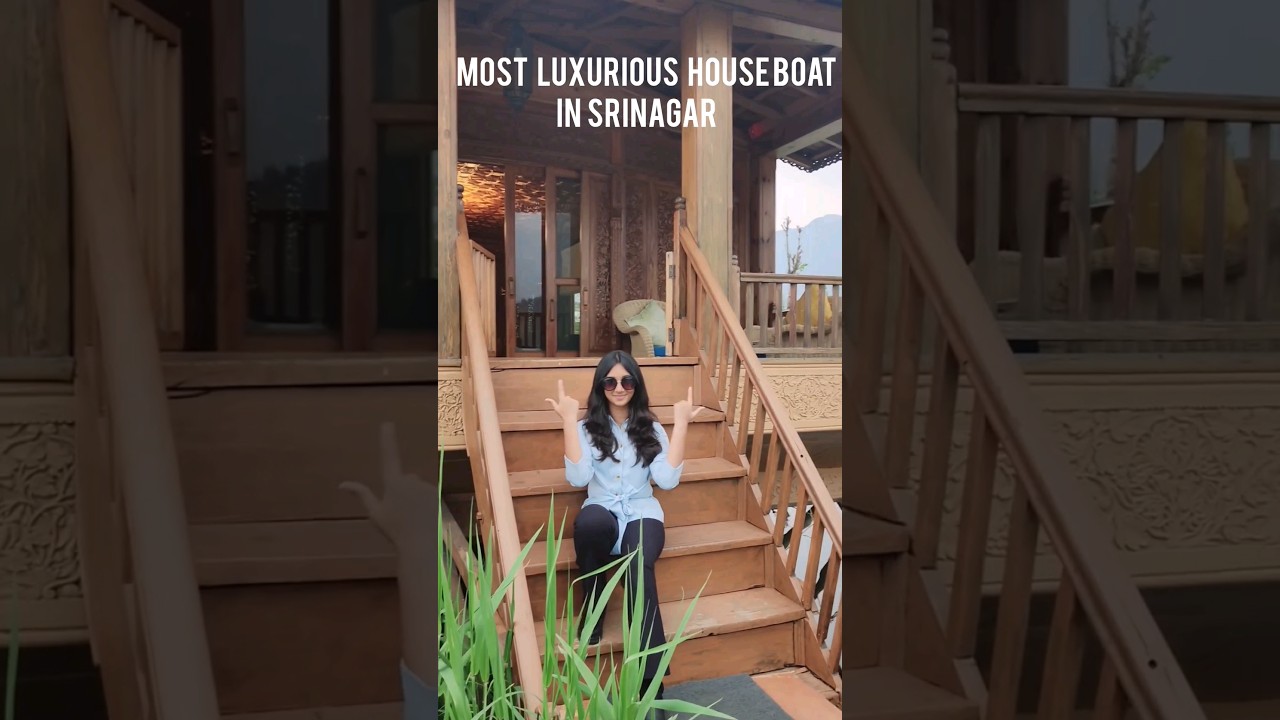 Luxurious House Boat In Srinagar  #luxurious #houseboat #kashmir #dallake #youtubeshorts