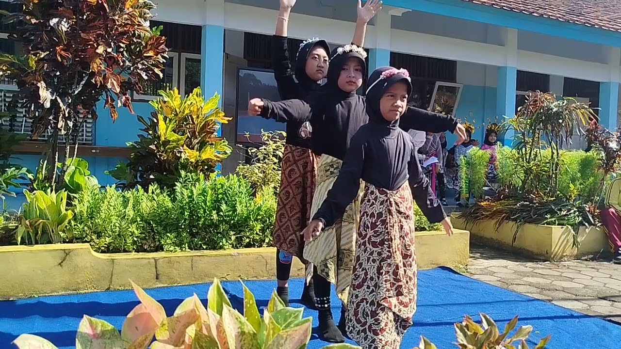 TARI MANUK DADALI || SISWA KELAS 3 || KELOMPOK 5